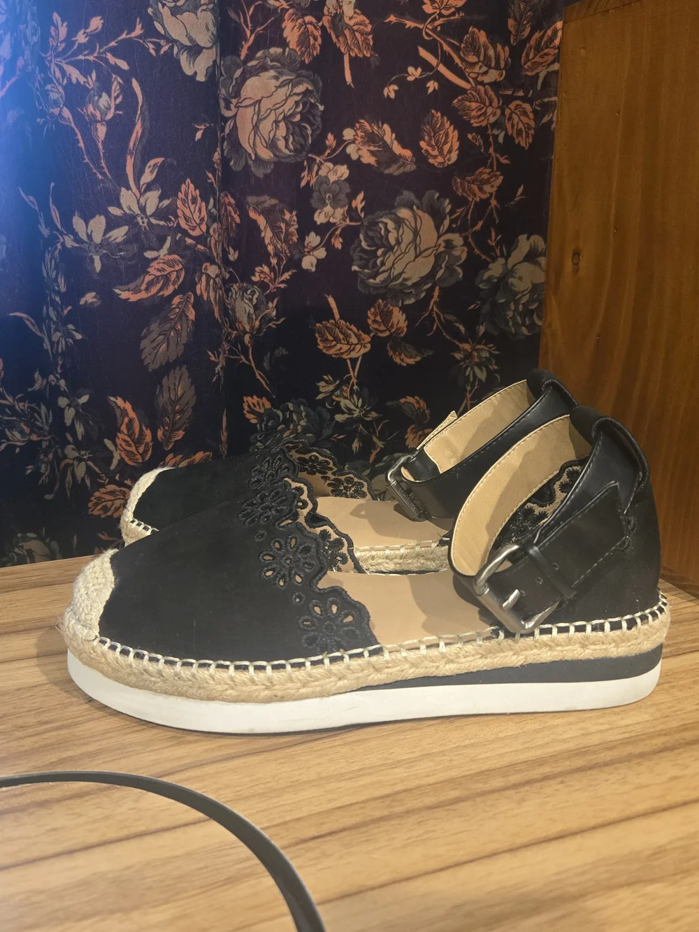 Torrid Black Floral Embroidered Espadrille Flats scalloped Floral Toe 7 1/2 W